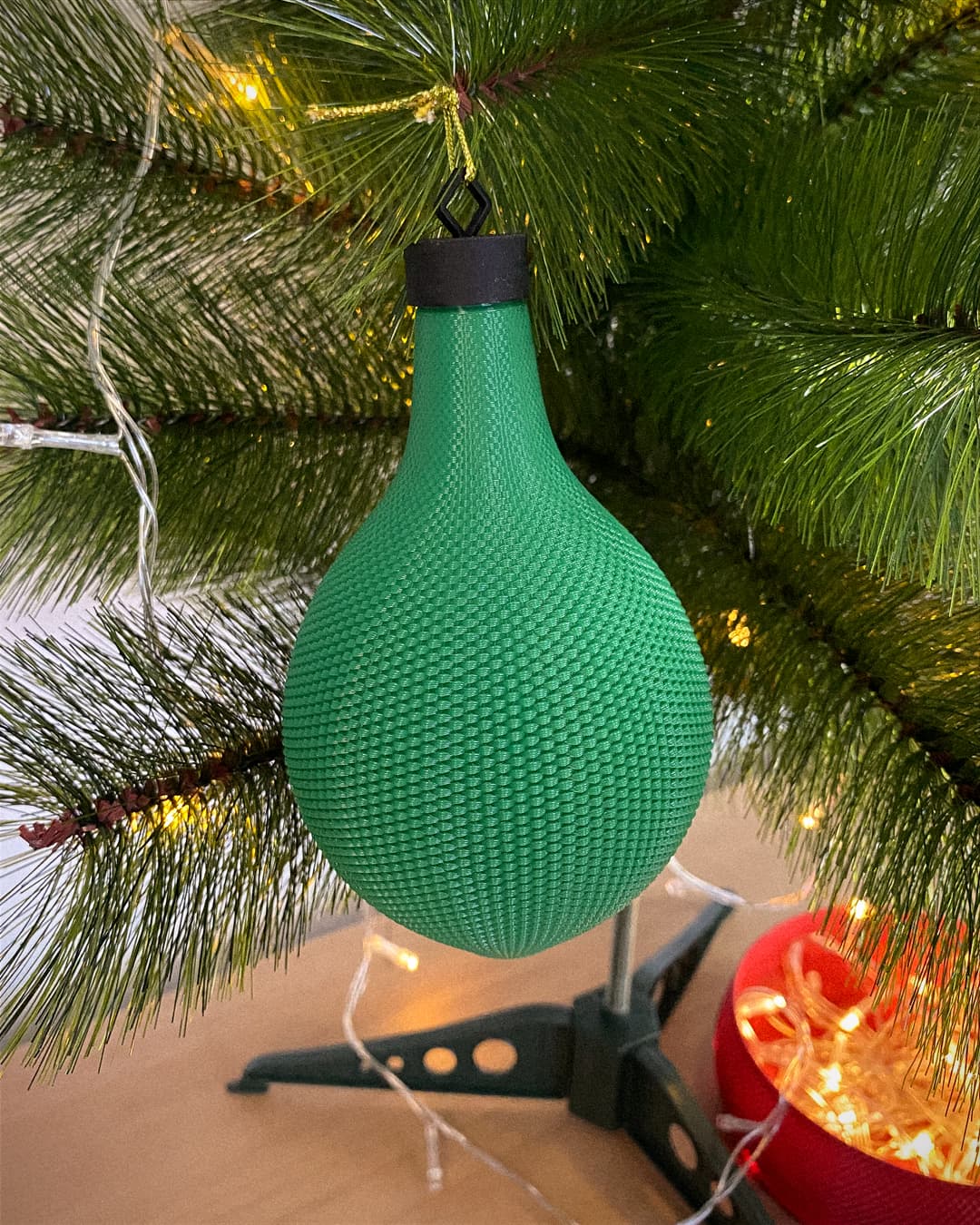 Revolution-kerstornament, ontwerp van Lunfardo
