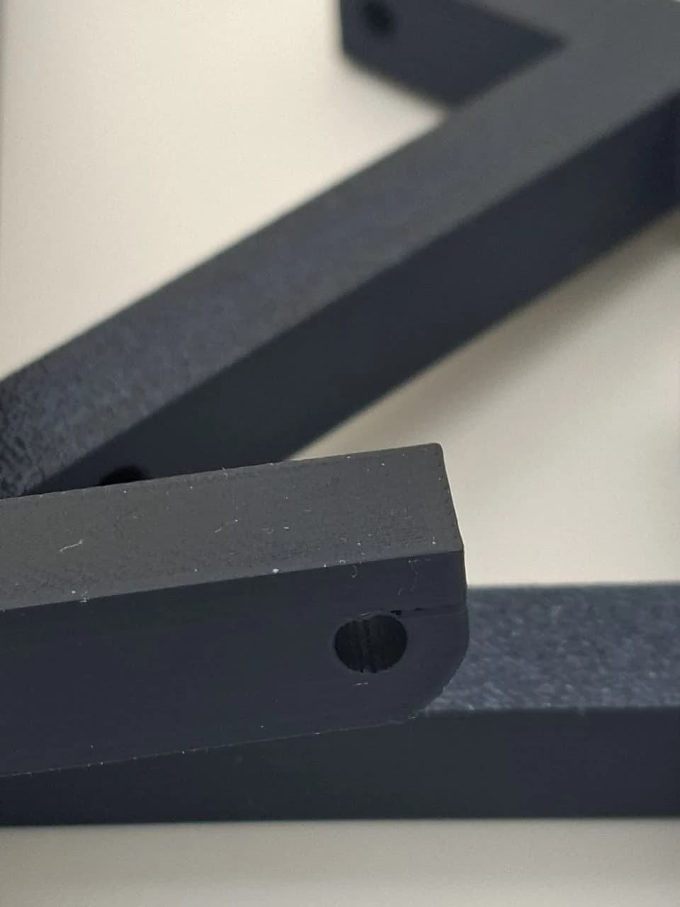 Version 2 side wall with a horizontal line at hole height and slight corner lift.