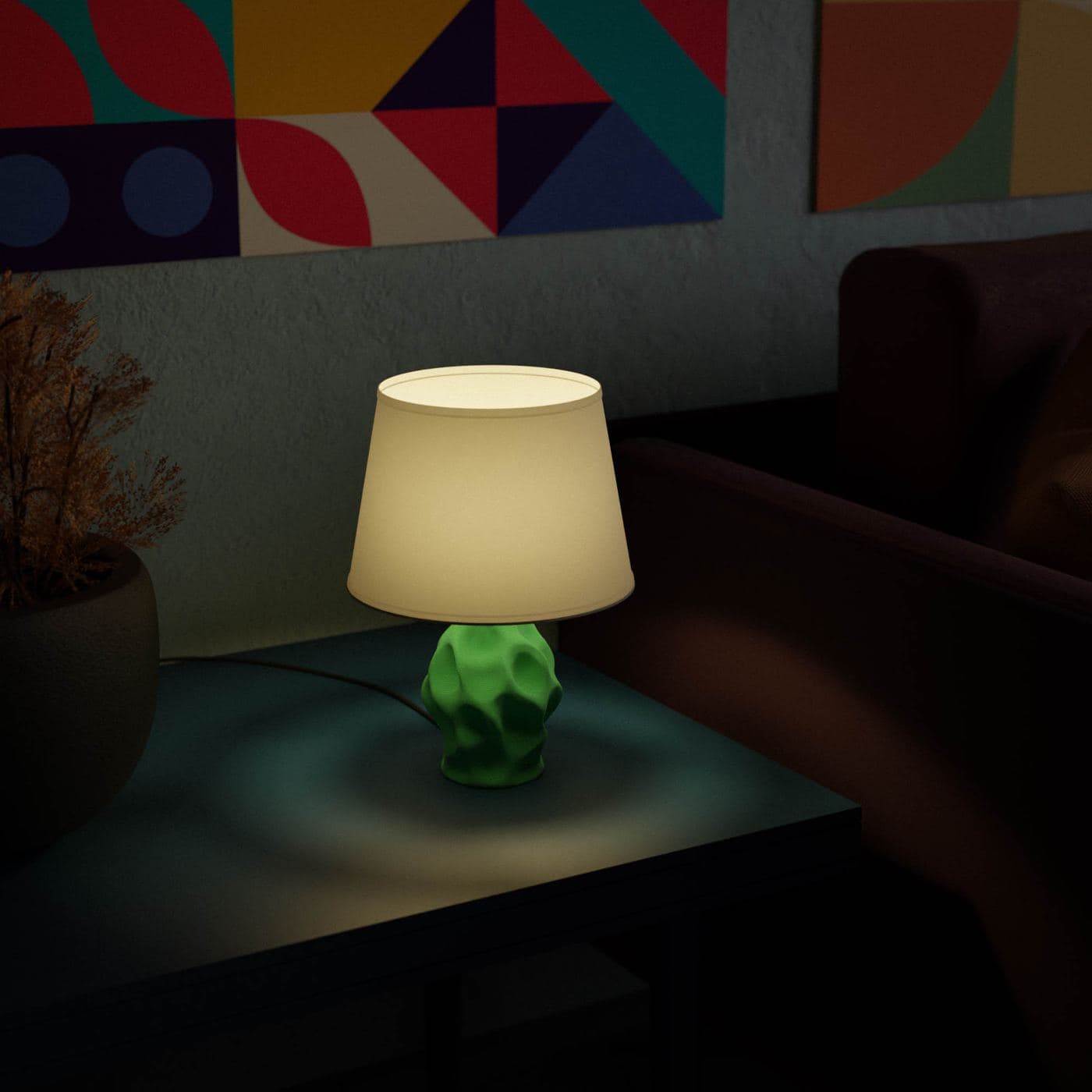 Groene organische Cell-lampvoet met holtes, onder een aparte beige kap
