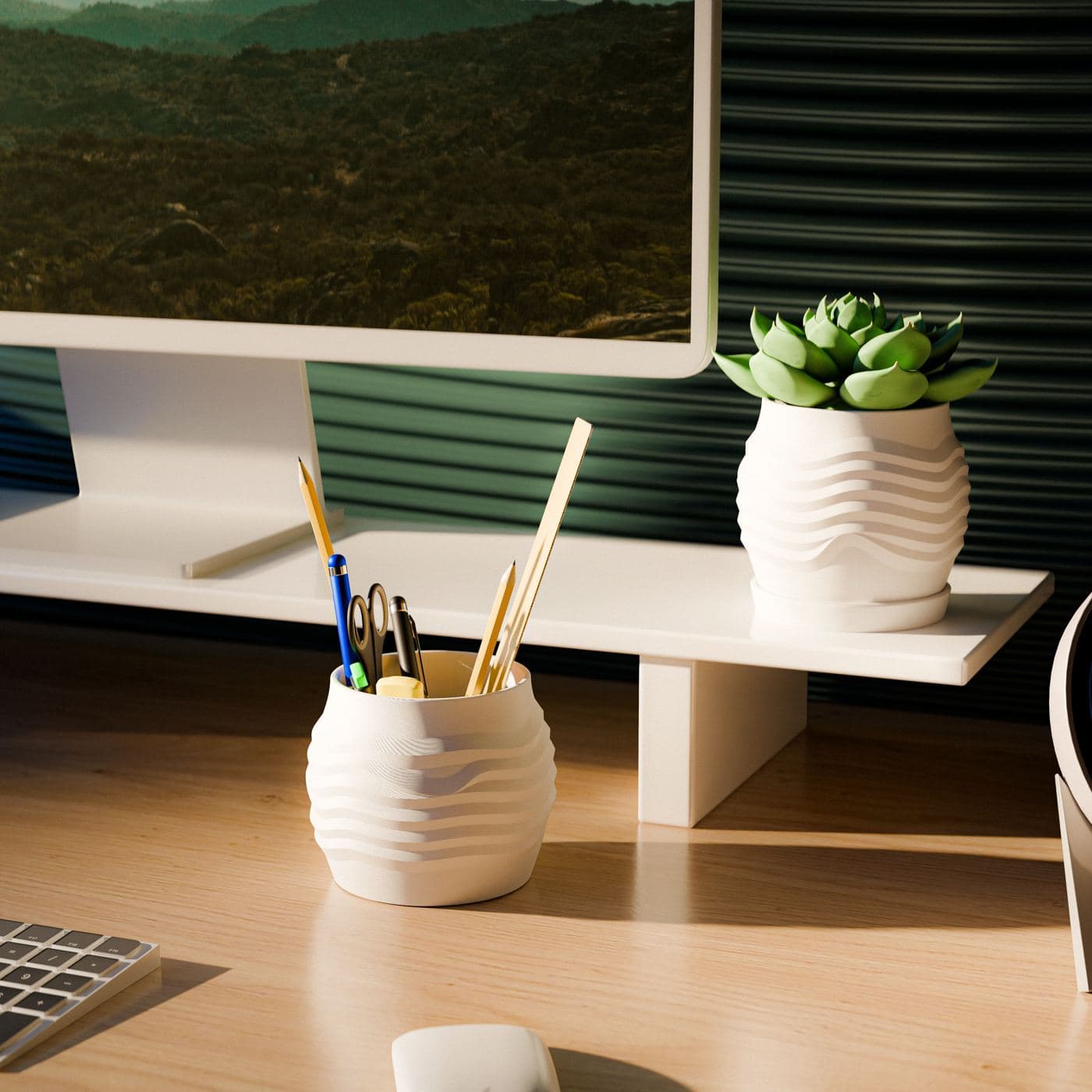 Witte Flow Planter met horizontale golven en een schotel, met een vetplant