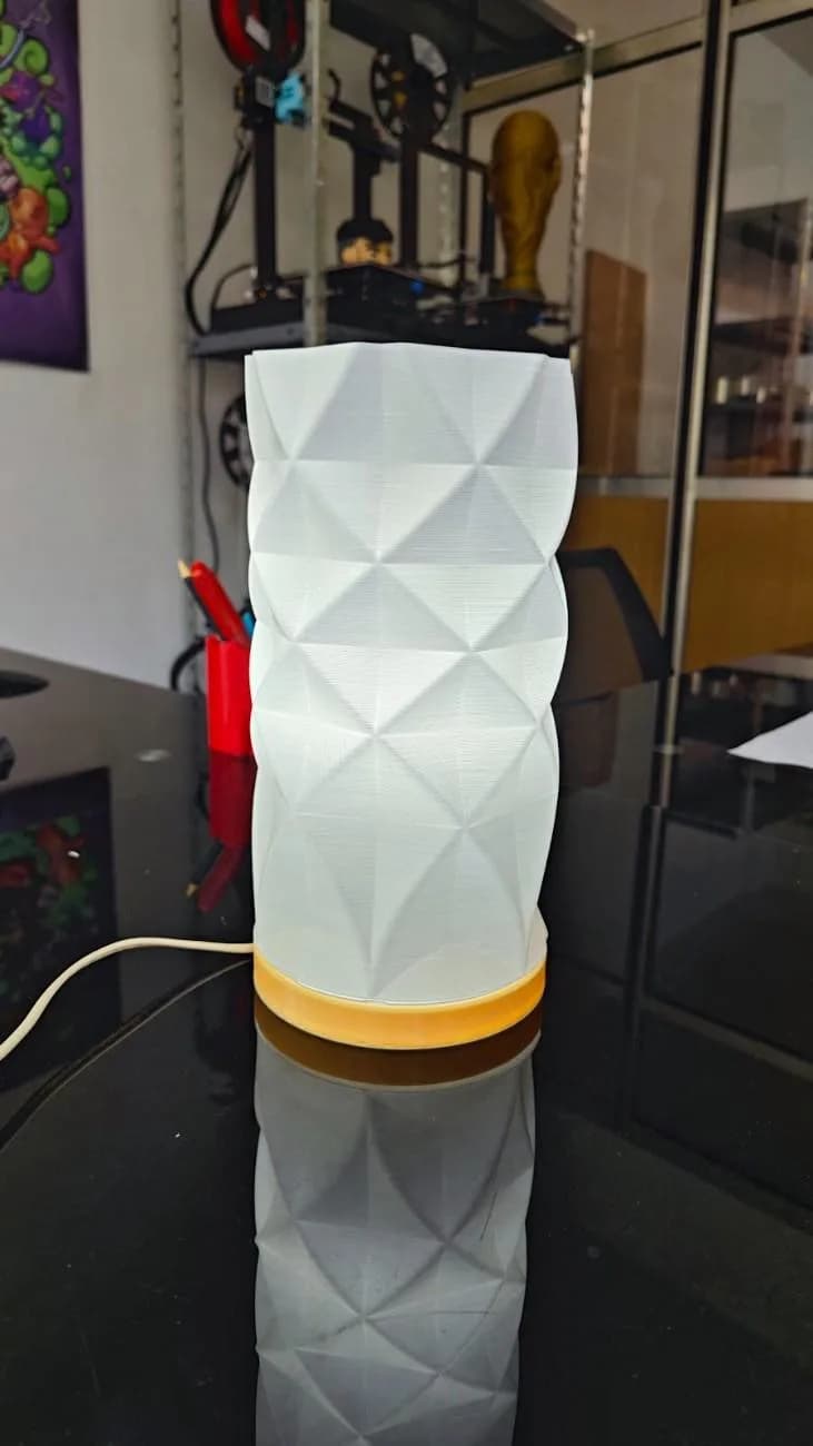 Diamonds: faceted lampshade and base set, design view 1