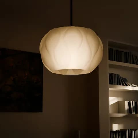 Verlicht Eclipse-ontwerpvoorbeeld van kraken.stl: ronde lichte hanglampenkap met brede golvende panelen