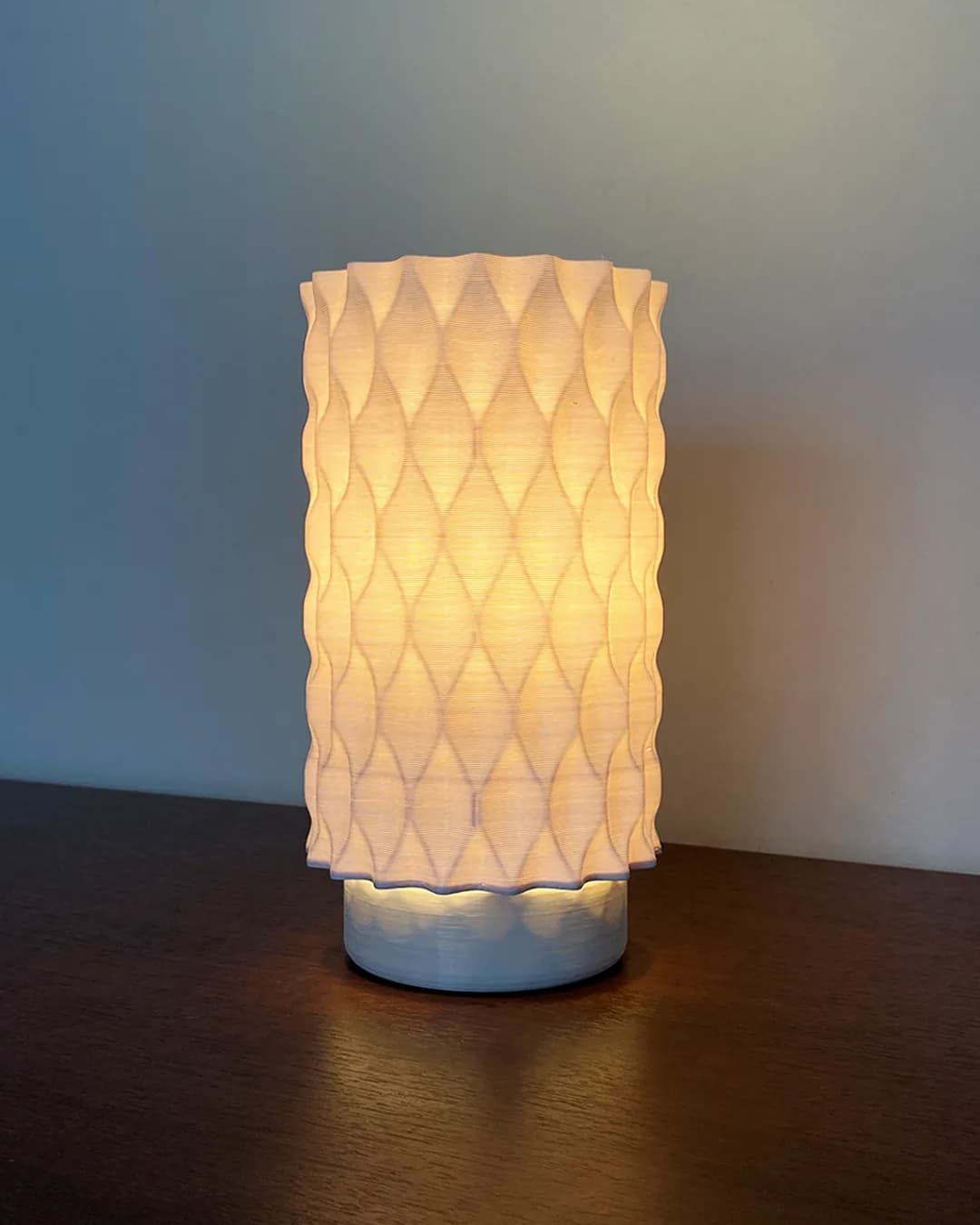 Wavy – Bladreliëf met warm verlicht voorbeeld