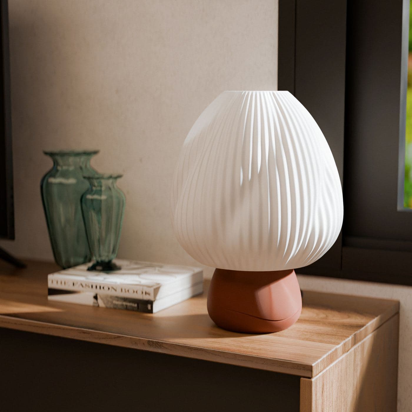 Terra Bloom tafellamp met geplooide lichte kap en terracotta voet