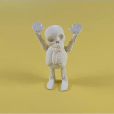 Skeletsleutelhanger – wit skeletje met beide armen omhoog op een gele achtergrond